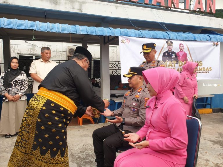 Kedatangan AKBP Raden Ricky di Tarempa Disambut Bupati