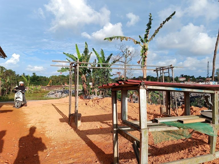 Usaha Rengginang Warga Tutup, Terimbas Debu Proyek