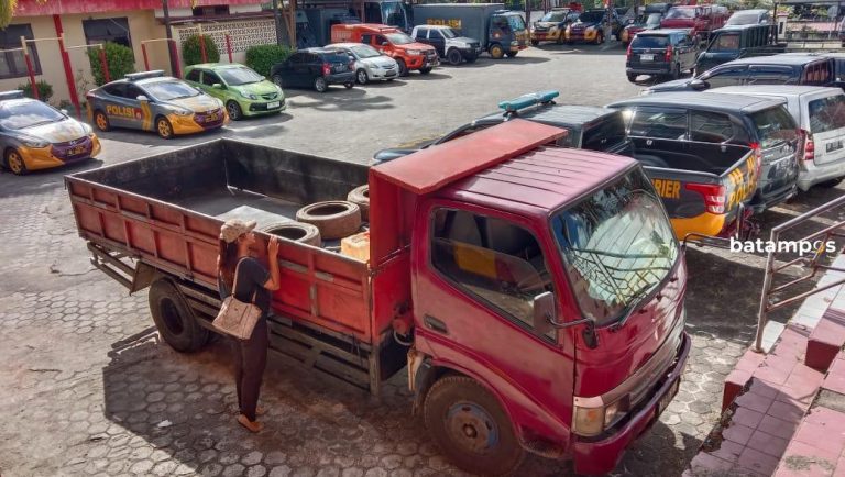 Polisi Tahan Truk Diduga Pelangsir Solar di Tanjungpinang