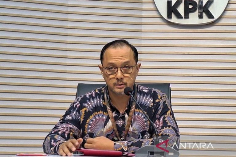 KPK Geledah Kantor Pempov Jatim Terkait Penyidikan Dana Hibah