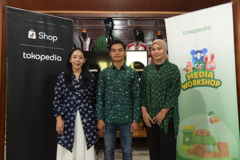 Hari UMKM, Tokopedia dan ShopTokopedia Bantu Tingkatkan Penjualan Batik Lewat #MelokalDenganBatik