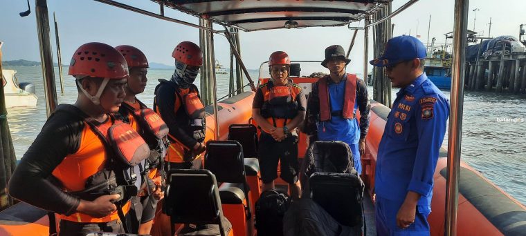 Siswi SMA di Kundur Terjun ke Laut