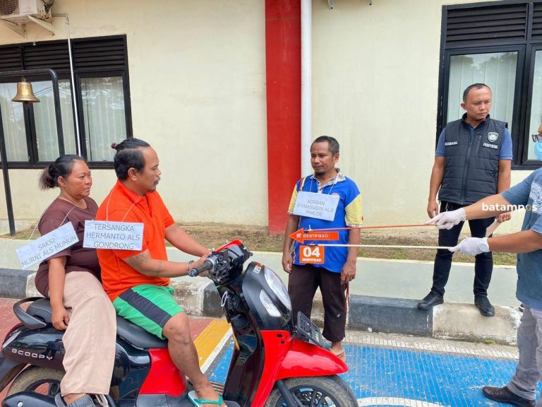 Rekontruksi Pembunuhan di Komplek Jodoh Square, Pacar Pelaku Sekaligus Istri Korban Dihadirkan