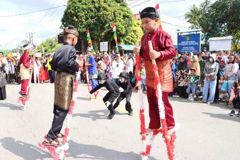 Ribuan Peserta Meriahkan Pawai Budaya dan Pembangunan di Bintan