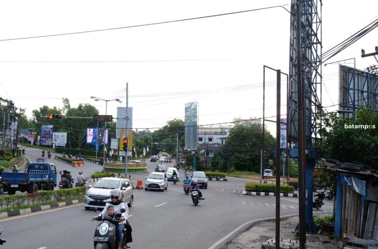 Ratusan Papan Reklame di Tanjungpinang Tak Berizin