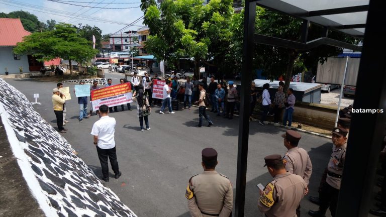 Soal Dugaan Penyerobotan Lahan Pulau Ranoh, Warga Demo BPN Kepri 