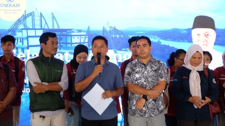 Dosen-Mahasiswa UMRAH Protes soal Pelantikan Dekan FISIP dan FIKP