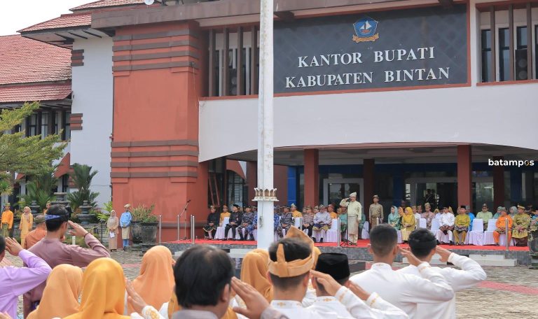 Ronny Jadi Pembina Upacara HUT Kepri di Bintan