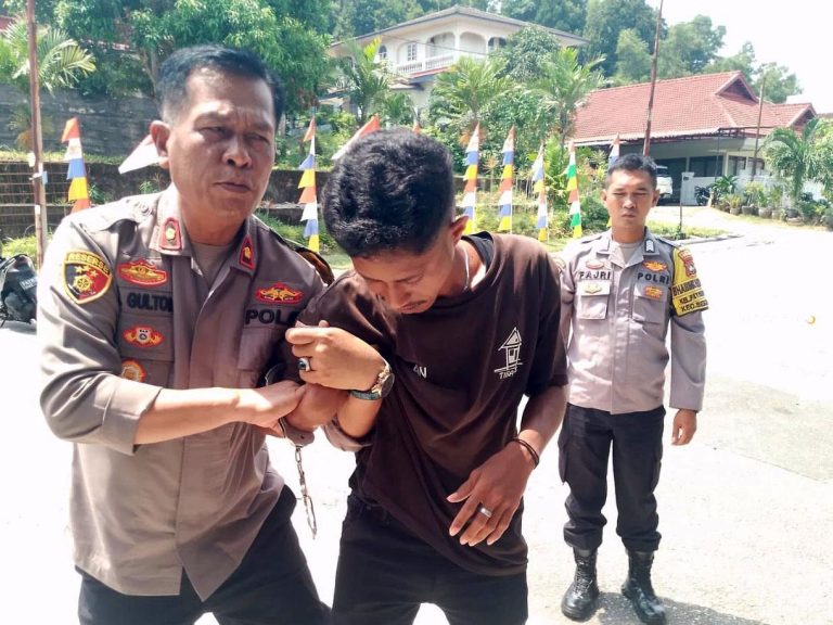 Perkuat Keamanan Lingkungan, Satkamling Tiban Dilatih Bela Diri dan Pengaturan Lalu Lintas