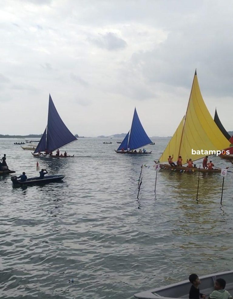 Antusiasme Warga dan Wisatawan Ramaikan Pesta Anak Pantai Tanjung Riau 2024