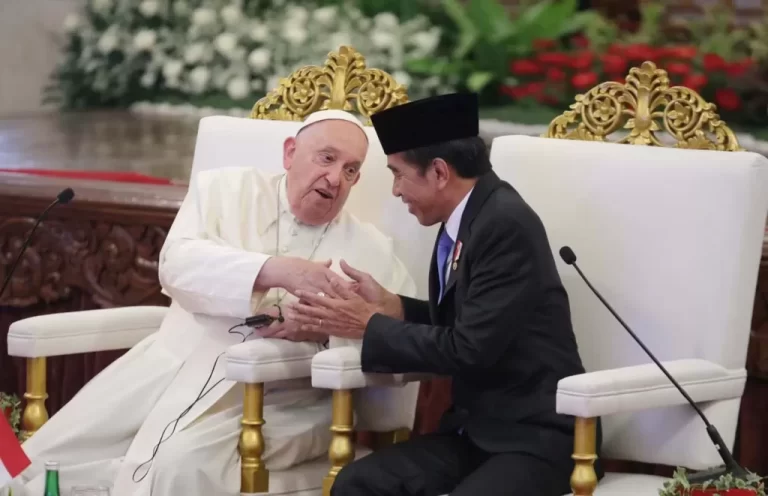 Jokowi Sambut Paus Fransiskus di Stadion Madya, Ucapkan Selamat Misa, Sebut Umat Katolik Bagian Penting Bangsa Indonesia