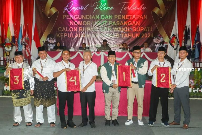 Rusli Effendi-Johari No 1, Aneng-Raja Bayu No 2, Wan Zuhendra-Amat Yani No 3, Neko Wesha Pawelloy-Taufik No 4