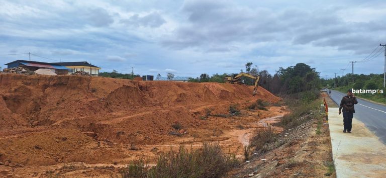 Dinas PUPR Bintan Bangun Batu Miring Senilai Rp 600 Juta di Perkantoran Bupati Bintan, Bintan Buyu