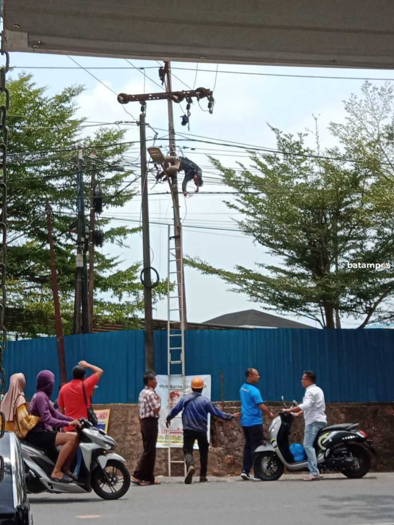 Pria yng Tersengat Listrik di Tiang Listrik di Batu 10 Selamat,  hanya Alami Luka Bakar Bagian Kepala dan Lengan
