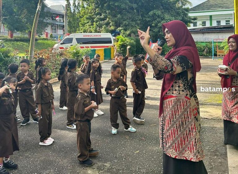 Puskesmas Sekupang Ajak Anak-Anak Sikat Gigi yang Benar
