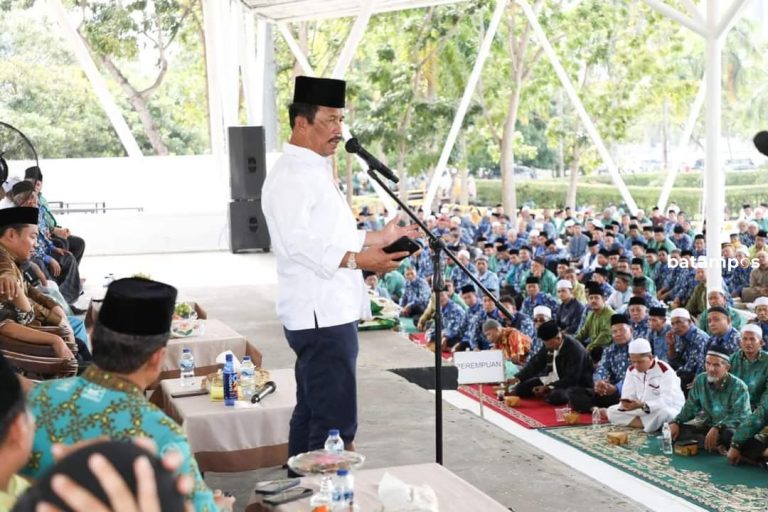 Muhammad Rudi Salurkan 4.500 Karung Beras untuk Tokoh Agama se-Kota Batam