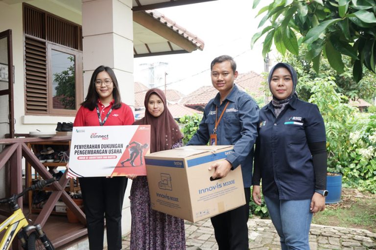 Cerita Inspiratif Para UMKM Penerima Bantuan Operasional dari J&T Connect Run 2024