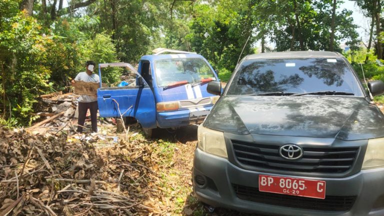 DLH Batam Tangkap Warga yang Buang Sampah Sembarangan di Batam Center