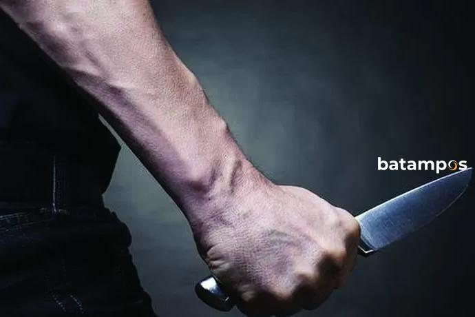 Diduga Dendam Lama, Seorang Pria Ditikam Sekuriti Saat Nongkrong di Warung