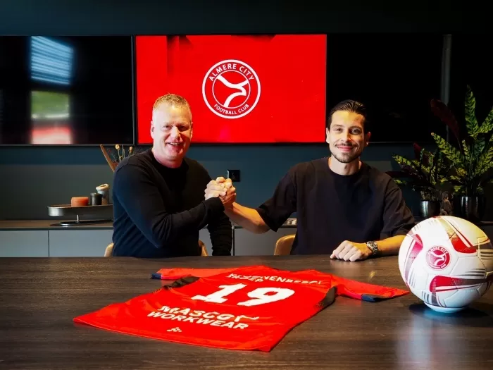 Thom Haye Resmi Gabung Almere City