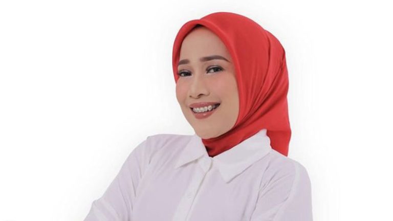 Kisah PDIP Copot Tia Rahmania