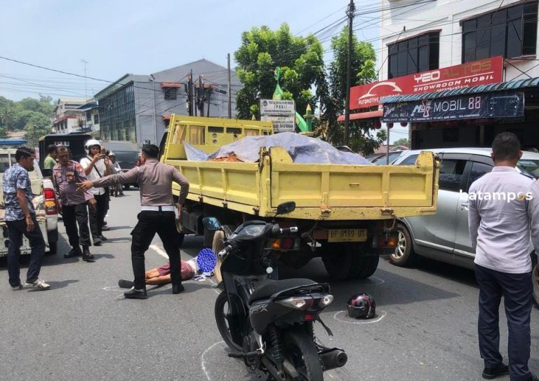 Bertabrakan dengan Lori Pengangkut Tanah, Pengendar Motor Lansia Tewas