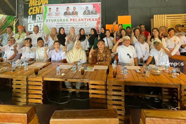  Masyarakat Antusias Nonton Bareng Pelantikan Prabowo-Gibran