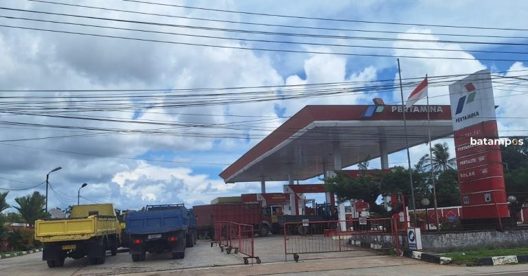 Antrean Kendaraan Kerap Terjadi di SPBU Km 16, DKUPP Ungkap Tempat Penyaluran Solar Dipindah dari Kijang ke Tanjunguban