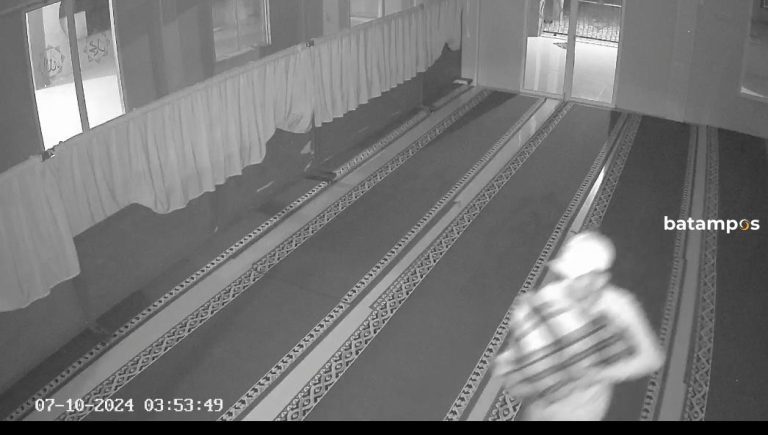 Amplifier Masjid Lenyap Digondol Maling, Pelaku Terekam CCTV