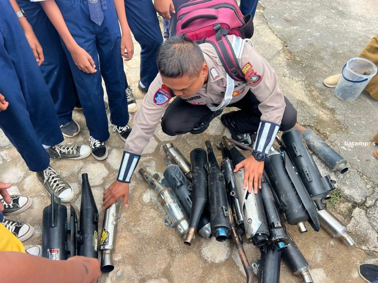 Puluhan Knalpot Brong Motor Pelajar SMP Disita Polisi