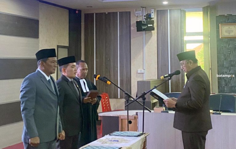 Plt Bupati Lantik Dewas BUMD Karimun