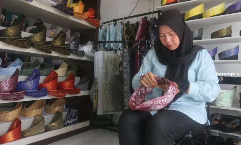 Melihat Proses Kreatif Pembuatan Tanjak Melayu di Tanjungpinang