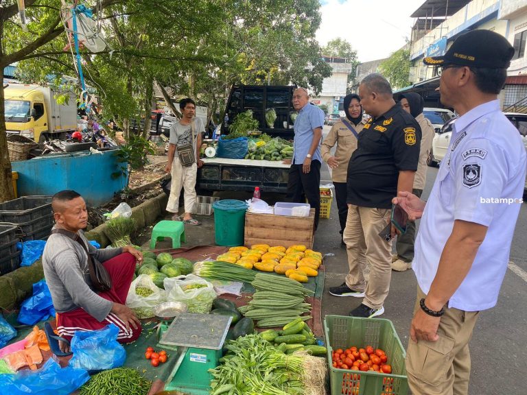Puluhan Pedagang Kaki Lima di Bintan Center Dipindahkan