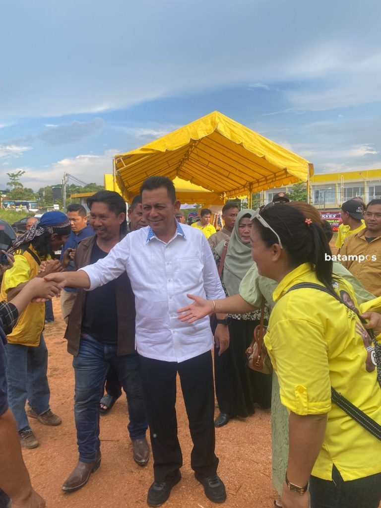 Hadiri Syukuran Walfentius, Ribuan Sahabat Walfentius Sambut Hangat Kedatangan Ansar Ahmad dan Li Claudia