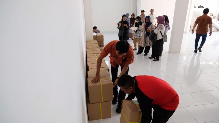 Ratusan Ribu Lembar Surat Suara Pilwako Tiba di Gudang KPU Tanjungpinang