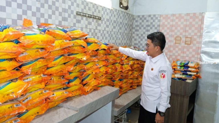 Donatur Tak Hadir, 140 Karung Beras Berstiker Paslon Batal Dikembalikan