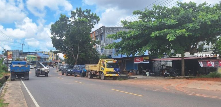Solar Kosong, Kendaraan pun Antre di SPBU Km 16 Toapaya