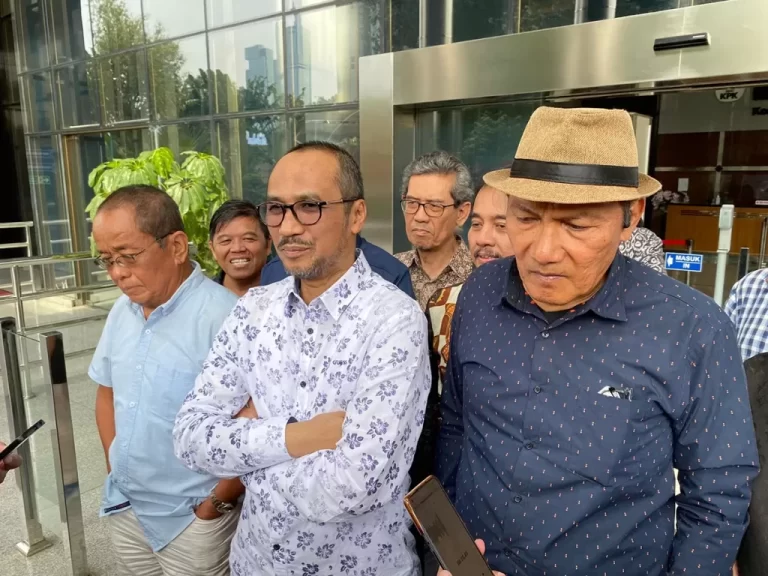 Tindaklanjuti Dugaan Korupsi Keluarga Jokowi, Abraham Samad Dkk Tagih Komitmen KPK