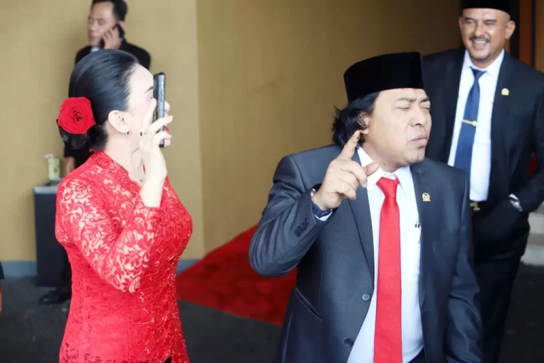 Begini Kelakar Komeng Usai Dilantik Jadi Anggota DPD RI