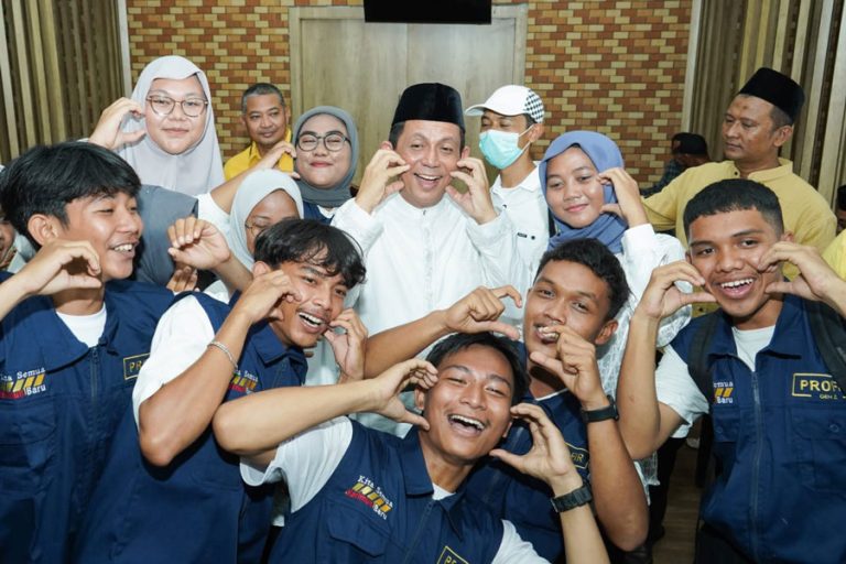 Ansar Ahmad Bangkitkan Semangat Generasi Muda Bersama-sama Bangun Kepri
