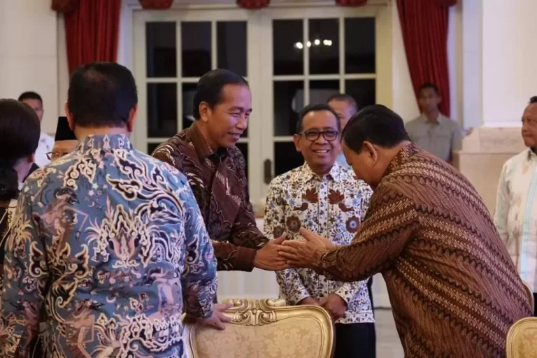 Presiden Jokowi Pamitan saat Makan Siang Bersama Seluruh Jajaran Menteri dan Wakil Menteri Kabinet Indonesia Maju