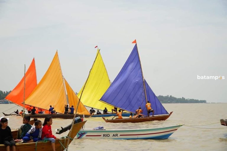 Meriahkan HUT ke-25 Karimun, Ada Lomba Sampan Layar