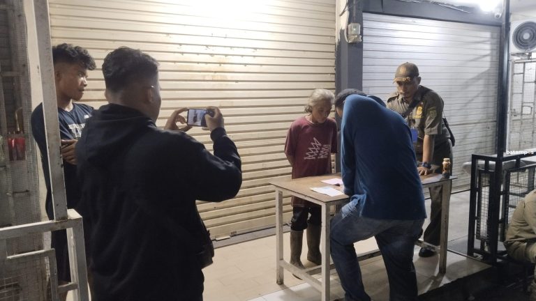 Buang Sampah Sembarangan, 8 Warga Terjaring Razia
