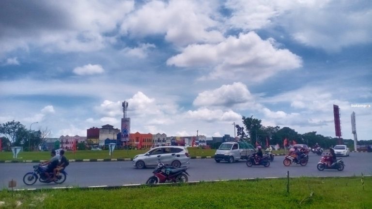 Masyarakat Nantikan Tugu Air Mancur di Simpang Barelang dan Basecamp