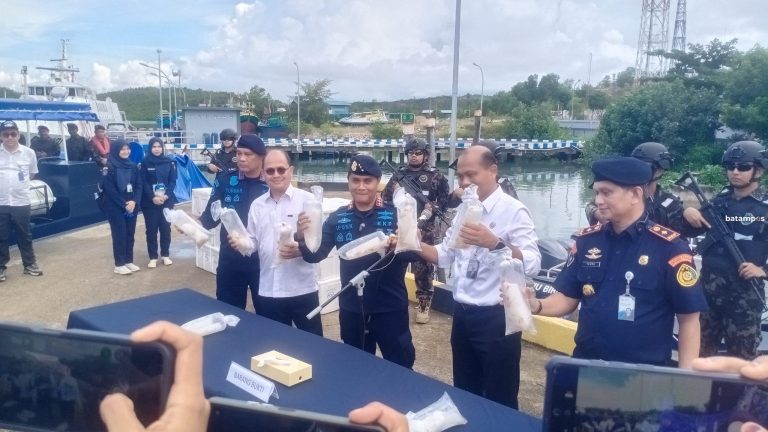 KKP Kembali Gagalkan Penyelundupan BBL Bernilai Belasan Miliar di Perairan Batam