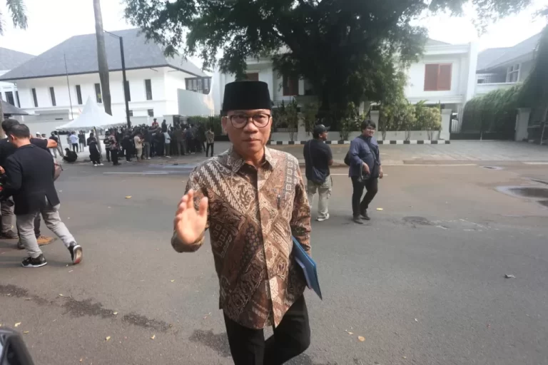 Diduga Pakai Kop Surat Kementerian untuk Keperluan Pribadi, Seskab Teddy Ingatkan Menteri Kabinet Merah Putih
