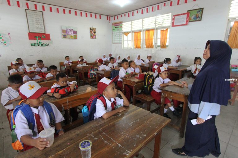 Seribuan Guru Honorer Dana BOS Berpeluang Ikut PPPK, Disdik Batam Tunggu Arahan Kemenpan