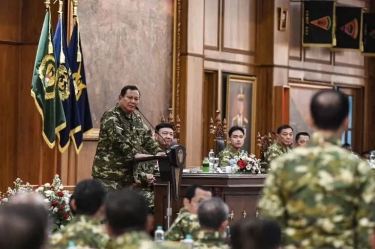 Prabowo Larang Menteri dan Eselon I Pakai Mobil Dinas Impor