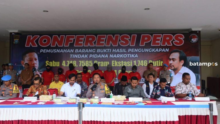 4,74 kg Sabu, 1.746 Butir Ekstasi dan Ganja Dibakar