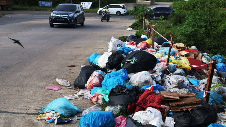 Pengelolaan Sampah Kian Memburuk, Lik Khai Desak Perbaikan Armada Pengangkut
